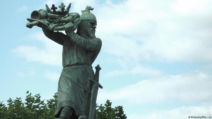 HagenThrowingTreasure In Rhine